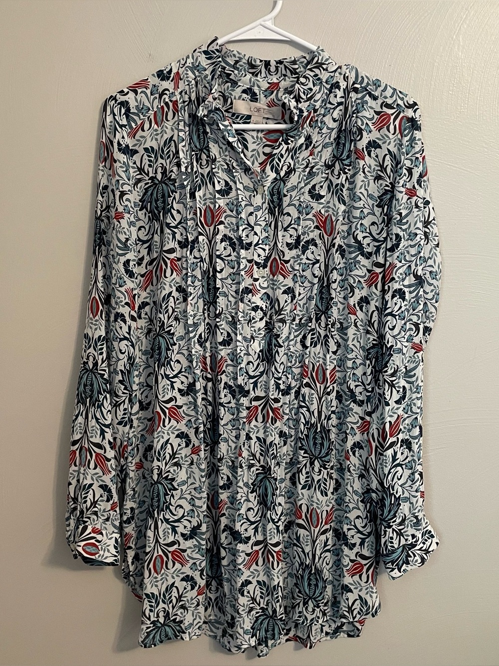 Loft Button up pleated blouse blue paisley pattern size medium